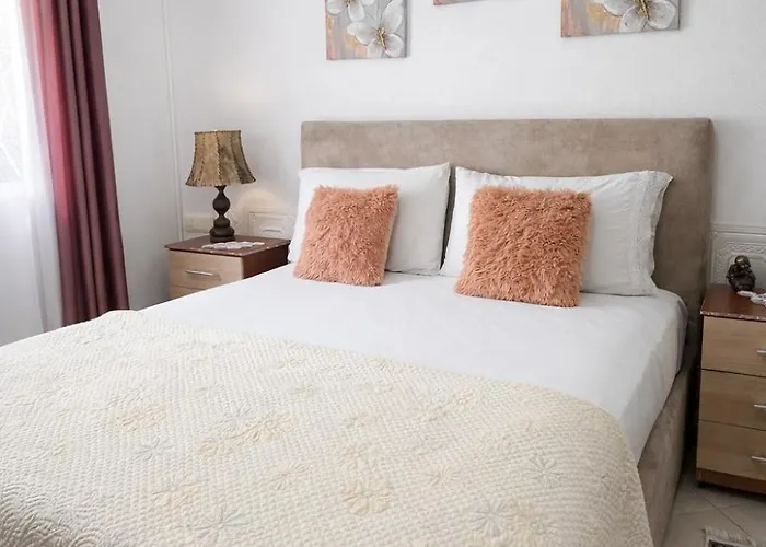 Comfort&cozy Near Airport & Bus Terminal Apartment *