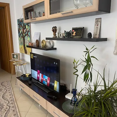 Apartamento Comfort&cozy Near Airport & Bus Terminal Tirana