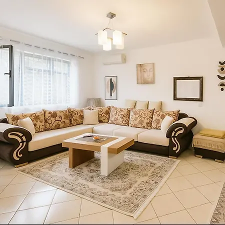 Comfort&cozy Near Airport & Bus Terminal Tirana